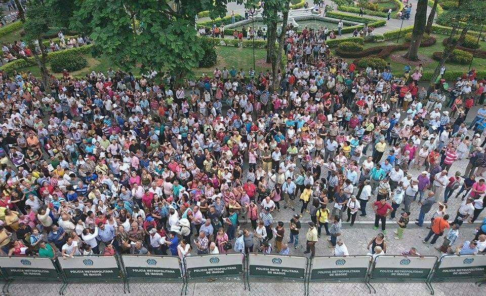 Ibaguereños quemaron recibos del predial frente a la Alcaldía