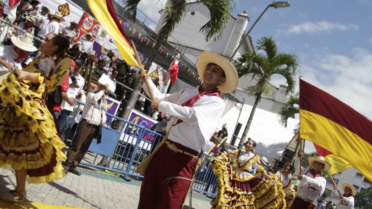 desfile-nacional-folcor01