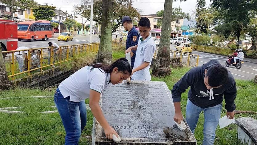 monumento periodista 3