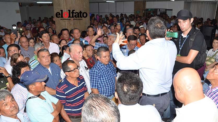 Ibaguereños quemaron recibos del predial frente a la Alcaldía